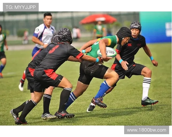 加斯佩里尼怒斥裁判遭红牌罚下球场边缘的激烈对抗引发争议